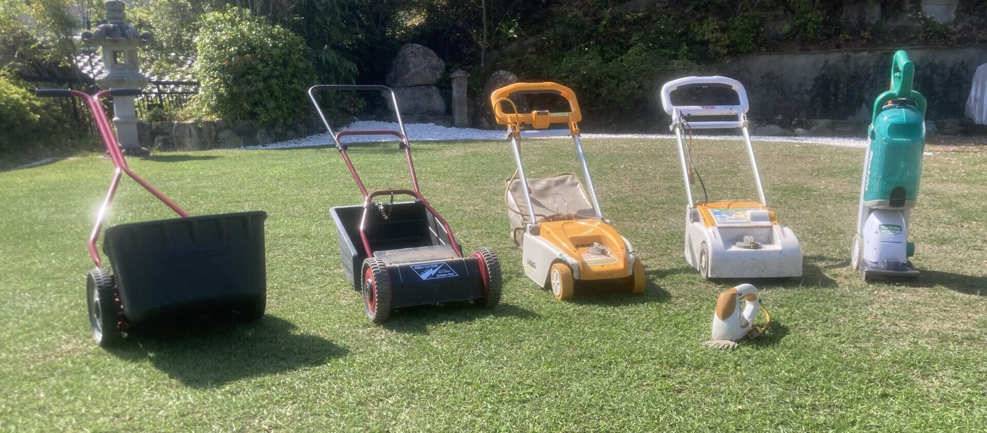 芝刈り機を比較した写真